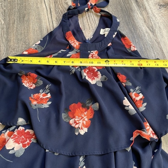 Listicle Women’s Navy Floral Shorts Jumpsuit Romper, Keyhole tie back, size LG - Picture 9 of 14